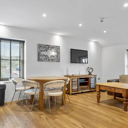 Apartment 3 Bed Above Beautiful Country Pub - Pass The Keys