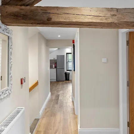 3 Bed Above Beautiful Country Pub - Pass The Keys *