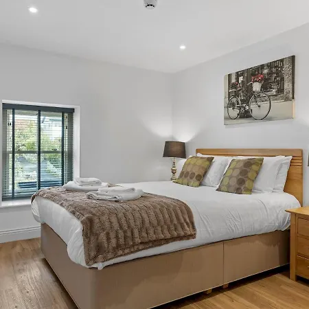 3 Bed Above Beautiful Country Pub - Pass The Keys Baycliff