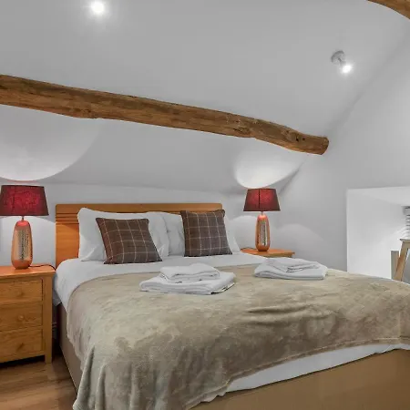 3 Bed Above Beautiful Country Pub - Pass The Keys